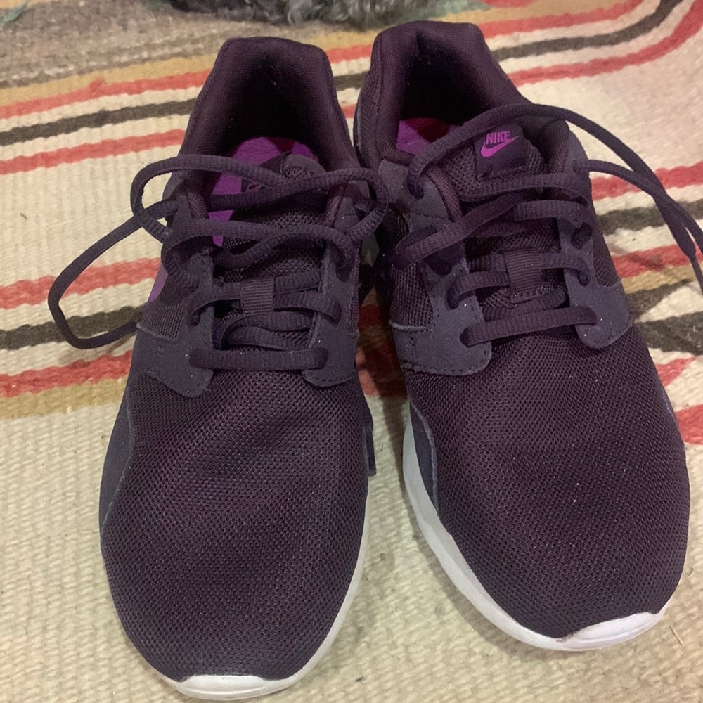 Nike tennis shoes